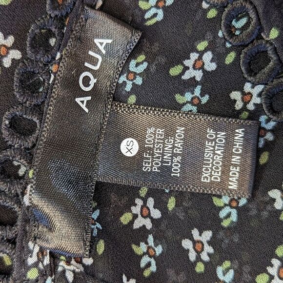 Aqua Flutter Sleeve Tiered Smocked Waist Black Floral Dress sz XS EUC - Picture 3 of 12